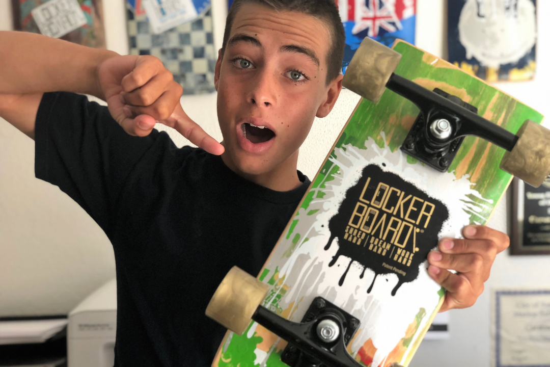 Does Skateboard Deck Come With Wheels?