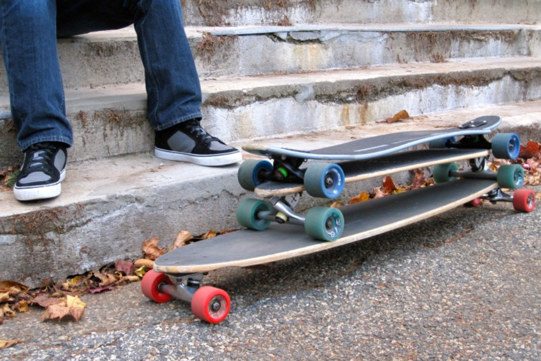 Is It Easier to Learn to Skateboard Or Longboard?